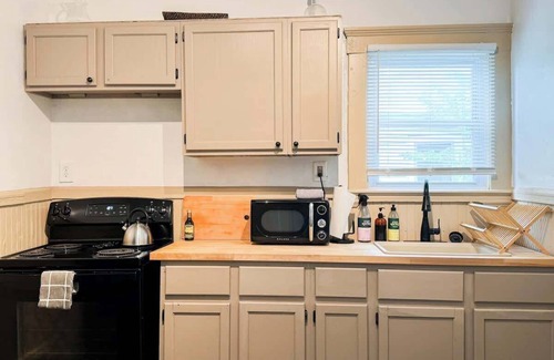 Lorain Appartement | Lorain - 2Bed1Bath Central AC, PET friendly