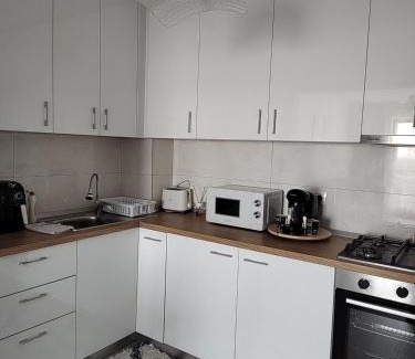 Ploiesti Appartement | Lorena in White Tower