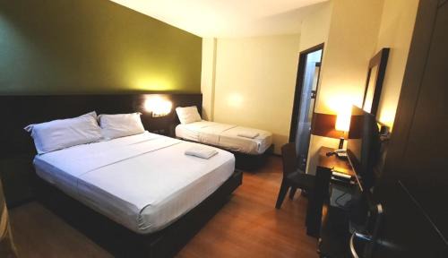 Bangkal Hôtel | Lorenzzo Suites Hotel Makati