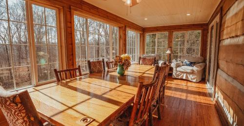 Helmsburg Maison | Lorettas Cabin