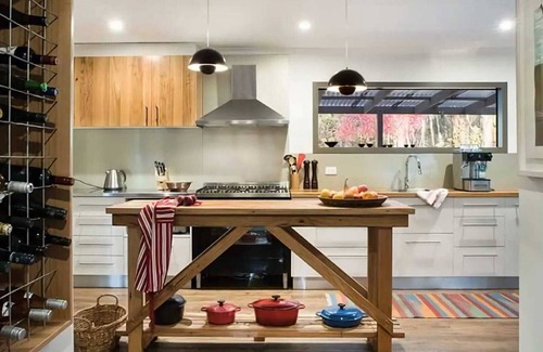 Wheatsheaf Maison | Lorien Summary: Escap