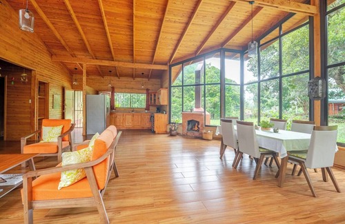 Canton Leon Cortes Castro Cabine | Los Encinos Forestry Cabin