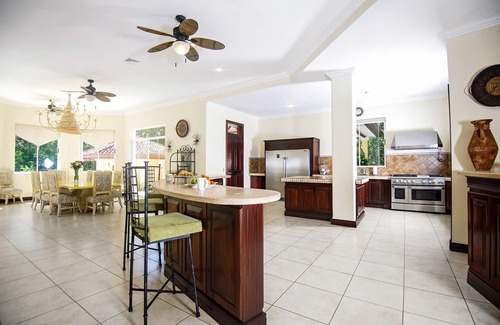 Jaco Maison | Los Sueños Luxury House – 7 Ensuite Bedrooms