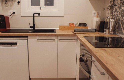 Sant Marti Appartement | Lost Garden NEW! Special Monthly Rental 4BR 2BTH