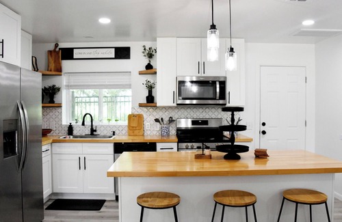 Camp Swift Maison | Lost Pines Escape in Bastrop-2 bedroom 1.5 bathn28 mls to Circuit of Americas F1