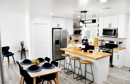Camp Swift Maison | Lost Pines Escape in Bastrop-2 bedroom 1.5 bathn28 mls to Circuit of Americas F1