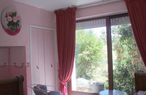 Saint-Etienne-de-Maurs Appartement | Limite Lot /Cantal dans parc boisé appartement de charme 4 personnes piscine.