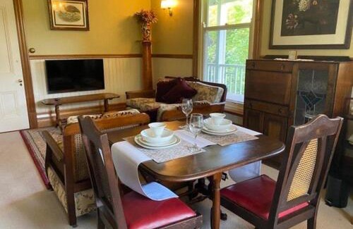 Cockatoo Maison | Lottie’s Bed & Breakfast at Fielderberry Farm