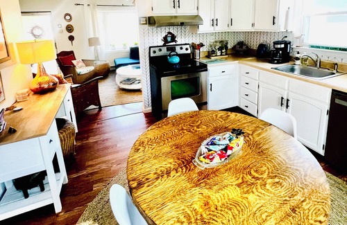 Villas Cottage | Lotus Bay-200 steps to Beach Sunsets, Pet Friendly & close to Wineries