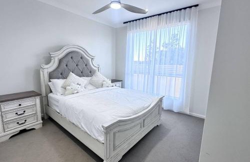 Mango Hill Maison | Lotus Grand Home in Mango Hill Sleeps 8