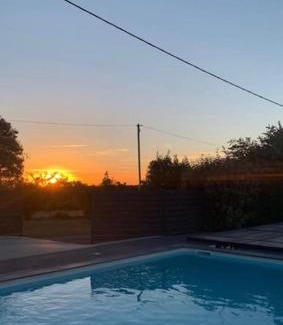 Neuvy-Bouin Maison | loue ancien moulin a vent avec piscine et jacuzzi