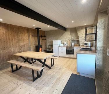 Neuvy-Bouin Maison | loue ancien moulin a vent avec piscine et jacuzzi