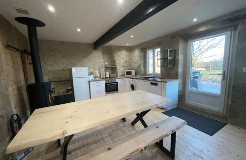 Neuvy-Bouin Maison | loue ancien moulin a vent avec piscine et jacuzzi
