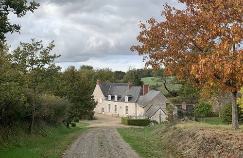 Val d’Erdre-Auxence Maison | Loue Moulin au Bord dun Étang Proche Dangers 8 Chambres, 14 Couchages