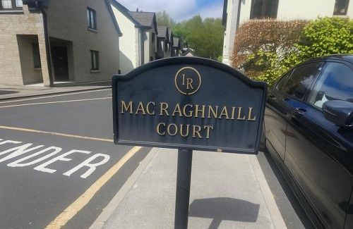 Mohill Maison | Lough Rinn - Mac Raghnaill Court