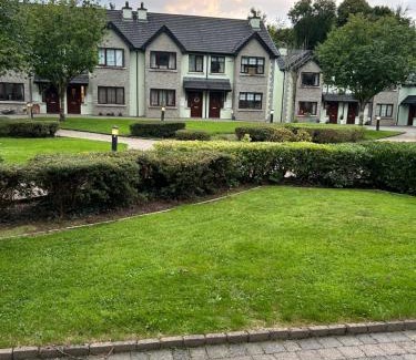 Mohill Maison | Lough Rinn - Mac Raghnaill Court
