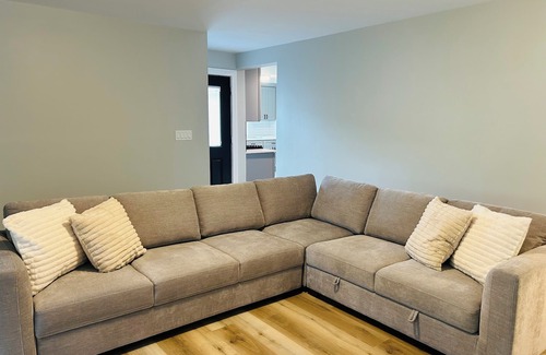 Burbank Maison | Love: A charming 3 BR-2.5 BA house in Burbank!