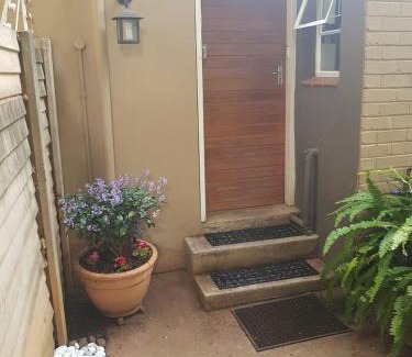 Groenkloof Appartement | Love Joy Peace Cottage