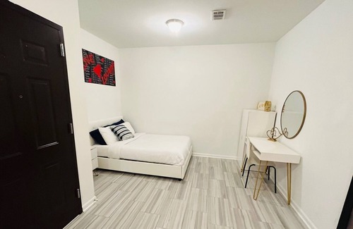 Elizabeth Copropriété | Love Lounge Condo with King bed & Balcony