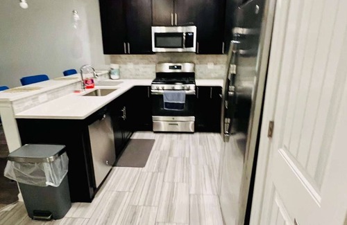 Elizabeth Copropriété | Love Lounge Condo with King bed & Balcony