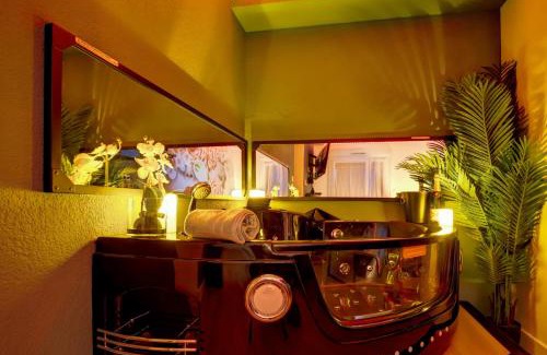 Aucamville Appartement | Love Room - Balnéo - Insolite- Détente