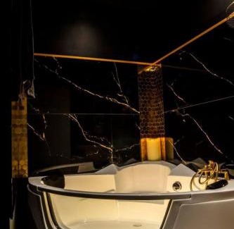 Villefranche-sur-Saone Appartement | Love Room with Dungeon, Hot Tub Private Sauna