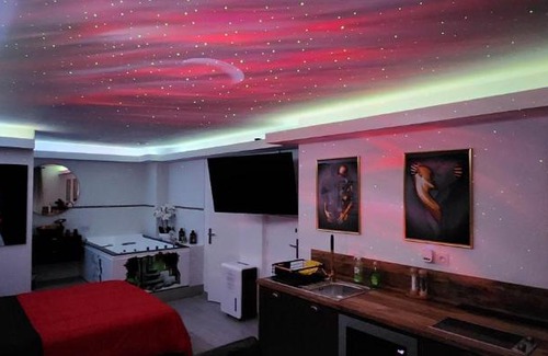Saint-Assiscle Appartement | Love Room romantique avec Jacuzzi 2 places
