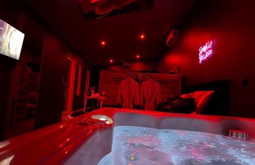 Caderousse Appartement | Love room villa rhôna avec jacuzzi