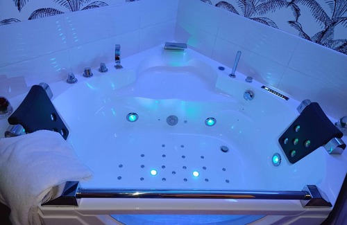 Criquebeuf-sur-Seine Chalet De Ski | Love Story Chalet : Bien-être à la campagne avec Jacuzzi et sauna