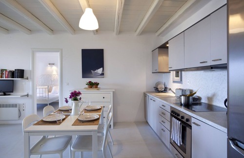 Kea Maison | Lovebirds Nest - Une petite lodge bénéficiant d'une vue sur le jardin et la mer