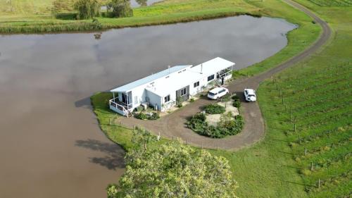 Lovedale Maison | Lovedale Lakehouse Vineyard