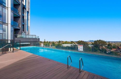 Heidelberg Heights Appartement | Lovely 1-Bed Pad with Balcony, Gym & Pool