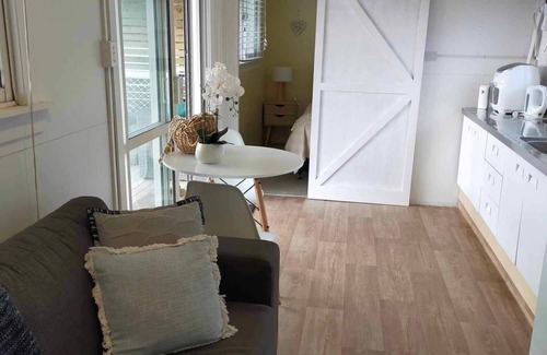 Hakaru Cabine | Lovely 1-bedroom cabin in Hakaru. Take a break and unwind at this peaceful oasis