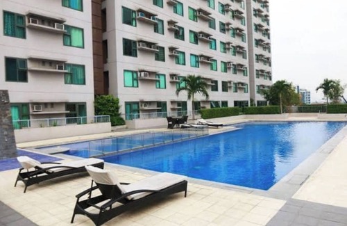 San Antonio Copropriété | Lovely 1-bedroom condo in fabulous Makati with WiFi, AC, fitness room
