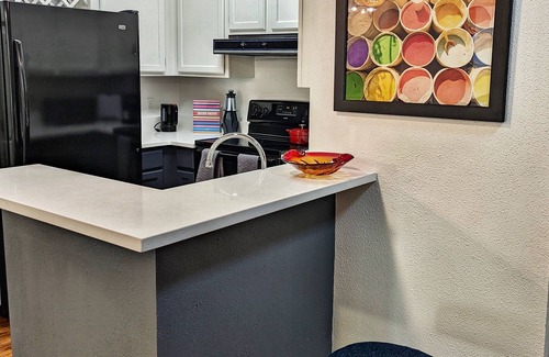 Medical Center District Copropriété | Lovely 1-Bedroom Med Center Condo w/Pool Access