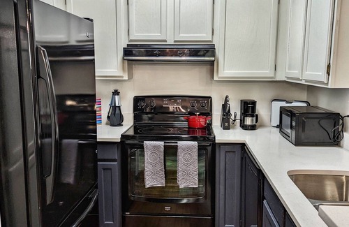 Medical Center District Copropriété | Lovely 1-Bedroom Med Center Condo w/Pool Access