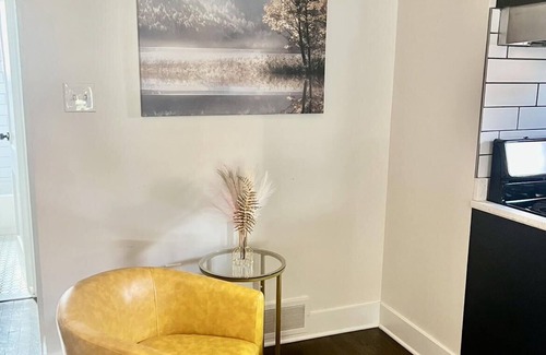 Northeast Appartement | Lovely 1-bedroom rental unit with free parking