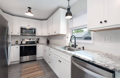 Historic Uptown Appartement | Lovely 1 bedroom rental unit 5 minutes to downtown