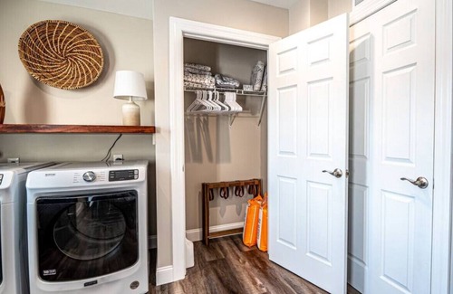 Loyalton Appartement | Lovely 1 bedroom with Free Parking, River Views