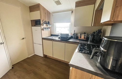 Winestead Maison | Lovely 10 berth caravan with decking in Yorkshire, ref 71023G