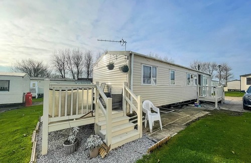 Winestead Maison | Lovely 10 berth caravan with decking in Yorkshire, ref 71023G