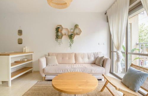 Florentin Appartement | Lovely 1BR Apt Florentin Center-Elevator-Balcony