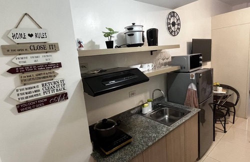 Las Pinas Appartement | Lovely 1BR Condo SM Southmall 100mbps Netflix Disney+