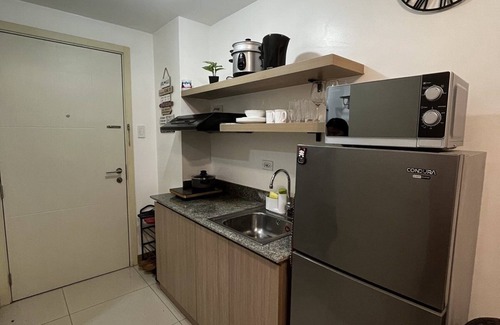 Las Pinas Appartement | Lovely 1BR Condo SM Southmall 100mbps Netflix Disney+
