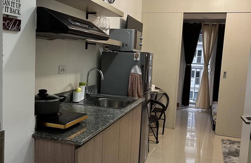 Las Pinas Appartement | Lovely 1BR Condo SM Southmall 100mbps Netflix Disney+