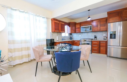 San Cristobal Appartement | Lovely 2 Bd-2Bath Apt w. A|C Garage & Rooftop
