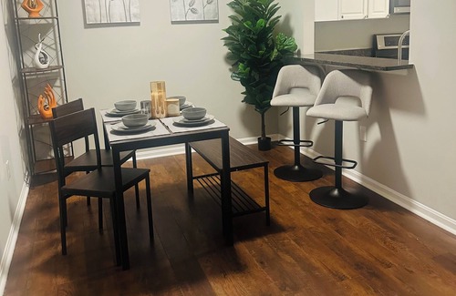 Odenton Copropriété | Lovely 2 bed/1bath corner unit with a private balcony.