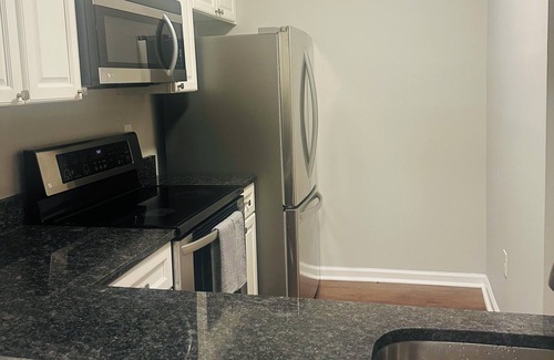 Odenton Copropriété | Lovely 2 bed/1bath corner unit with a private balcony.