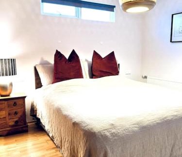 Garðabær Appartement | Lovely 2 bedroom apartment with a large own patio