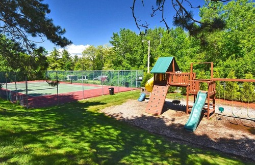 Weirs Beach Copropriété | Lovely 2-bedroom condo in Laconia with AC, WiFi. Enjoy your stay